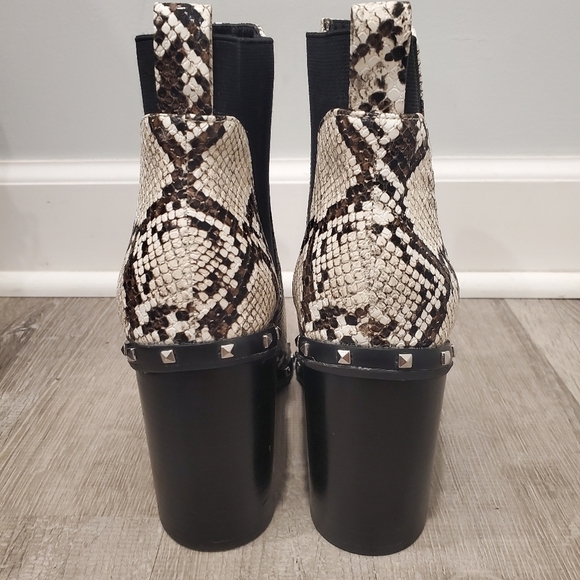 NEW Charles By Charles David Dodger Ankle Boot - Picture 4 of 8